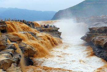 【8人精致小拼团】陕西延安黄河壶口瀑布景区+南泥湾景区一日游【[专车上门接送]延安市宝塔区老城区范围内酒店接送，含火车站、汽车站】