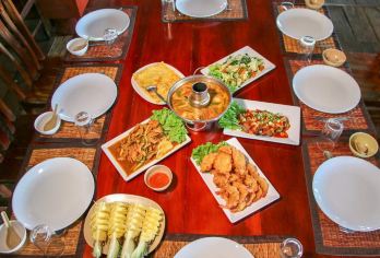 普吉岛长尾船：卧佛寺+班宜岛+007岛一日游【午餐+独木舟】【在舒适的快艇、午餐和酒店接送服务的旅程中探索安达曼海的美景】