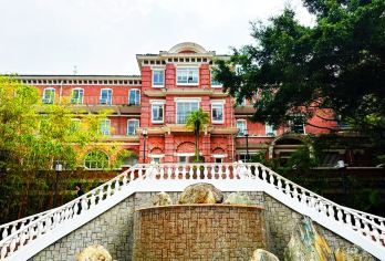 香港大学+科技大学+太平山顶一日游【私家团可定制，上门接送】【香港大学、科技大学的学生分享香港住宿、生活、升学心得，解读招生政策，分析优势专业】