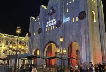 河南郑州建业电影小镇+河南博物院+中原福塔一日游可英文服务【可提供英文及小语种导游服务-往返接送-可选导游-可代订门票】