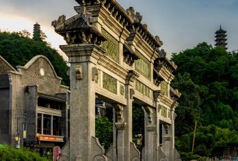 广西柳州博物馆+百里柳江旅游+窑埠古镇包车一日游可英文服务【可提供英文及小语种导游服务-往返接送-可选导游-可代订门票】