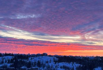 加拿大：黄刀镇+纪念碑+极光村+大奴湖｜雪地摩托｜包车定制※【从市政厅到极光村，把黄刀镇的「城市记忆与天空奇迹」装进一天】