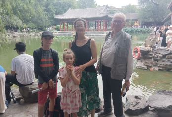 北京恭王府 + 三轮车体验 + 胡同 + 天坛【乘坐传统三轮车，感受北京胡同的魅力 探索恭王府，触摸“福”字以求好运。 探索什刹海胡同的文化遗产，品尝当地小吃】