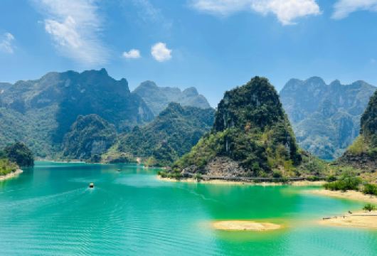 多路线可选丨广西百色浩坤湖+三门海+大石围天坑一日游丨品质游【走进明星打卡点丨近距离感受广西山水的美丨线路多选】