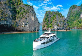 河内下龙湾一日游+20年船队+豪华邮轮+皮划艇+海鲜午餐【[世界遗产]一起探索联合国教科文组织世界遗产下龙湾-天堂岛-惊讶洞-穿洞！】