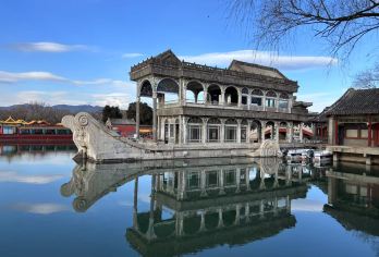 北京私人探索之旅：游览天坛、雍和宫、颐和园（含午餐）【您的私人导游将带领您参观天坛，这是一座令人叹为观止的皇家建筑群，古代皇帝曾在这里祈求五谷丰登。 私密的环境确保您可以提问并进行有意义的对话，使参观既有教育意义又充满亲密感。 您可以悠闲地漫步昆明湖畔，或在古树荫下放松身心，同时聆听导游为您量身定制的讲解。】