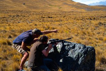 新西兰特卡波｜高地牧场小型动物狩猎 【百年家族牧场背书：传承三代人的 Tekapo 牧场管理经验，深度融合生态保护与狩猎文化】