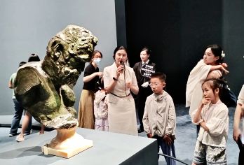 浦东美术馆｜卢浮宫大展一日游【入园快通+解谜体验+深度讲解】【[快通服务，无需等待]乘一场跨时空谜案，穿透“天才”的标签，直面艺术史上不安分的灵魂。】