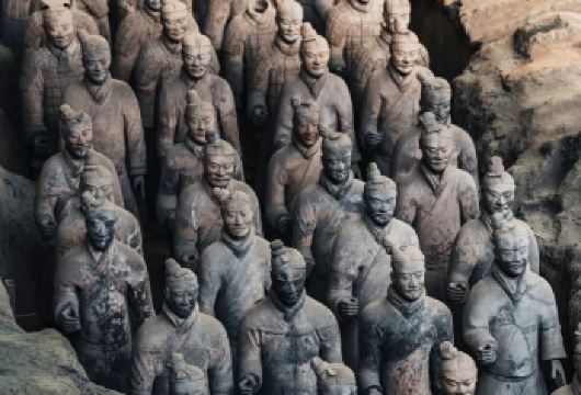 西安秦始皇帝陵兵马俑+华清宫私家团1日游【1.私家团专享兵马俑+华清宫双景点深度讲解，全程无购物点，沉浸式感受秦唐文化，时间灵活不赶路。】