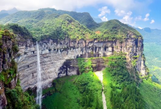 重庆私家环线日游：翡翠湖、瀑布、云海与金色森林【私人专车接送 | 含/不含英文导游 | 行程可定制 8小时深度体验 | 行程张弛有度 | 无购物环节 一日尽览多样自然风光，轻松无忧畅享旅程】