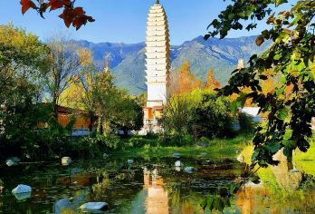 大理古城+洱海公园+三圣岛+崇邑村+理想邦一日游中英文服务【古城漫步拾风花，洱海骑行醉雪月，圣托里尼映苍洱，白族三岛藏诗意。】