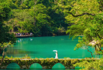 荔波小七孔一日游【2-8人拼团轻松畅玩*含门票*上门接】【①小众出行体验，2-8 人小团规模游览行程舒适感提升】