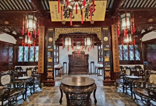 上海博物馆+城隍庙+豫园+上海海洋水族馆+水裹·汤泉生活【从行前联系到行程结束，沟通响应及时，交通无忧，让您全程安心沉浸于游览体验，享受真正的轻松旅程】