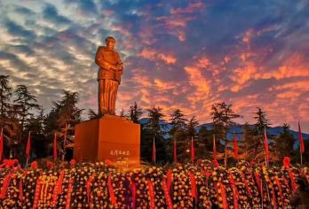 韶山一日深度游●毛泽东故居+纪念馆+滴水洞+花明楼刘少奇故里【[品质之旅●韶山深度游]，核心景区全覆盖『毛泽东故居、铜像广场、纪念馆、南岸私塾、滴水洞、花明楼』】