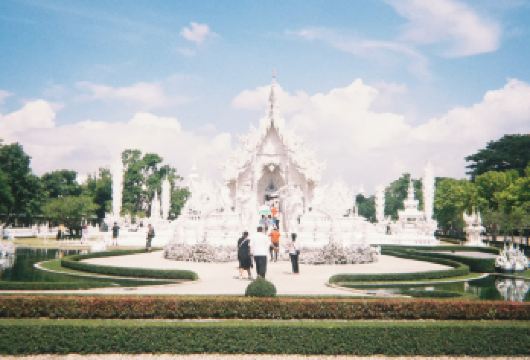 清莱白庙+黑庙+蓝庙一日游【中文导游/酒店接送/温泉】【打卡标志性艺术三庙：一日览尽清莱色彩艺术。】