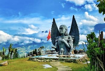 越南沙巴SaPa一日游【含签+沙巴古街+石头教堂+网红景点【[法式山城秘境]穿越云雾，邂逅高山梯田与色彩斑斓的少数民族集市】