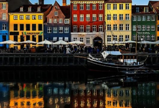 丹麦哥本哈根市区-皇室权力中心 + 海滨文艺-包车-精选【专属客服和本地中文司机，一家一团包车】