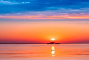 黑瞎岛+东极广场+东极阁+鱼博馆一日游【上门接◆6人团】【亮点一：（精品纯玩）2-6人小拼团，舒适出行，拒绝人多拥挤，纯玩无购物，沉浸式体验中国最东点~】