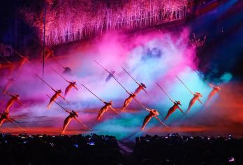 武夷山《印象大红袍》演出+含度假区内车接送【场次下单确定】【凉爽夜场：全程夜场，无需防晒，越晚越凉快，崇阳溪的风吹得超舒服.】