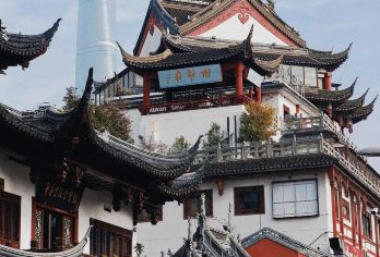 上海之巅观光大厦+金茂大厦+东方明珠+城隍庙一日游可英文服务【云端三巅竞揽浦江秀，城隍市井藏古韵，豫园曲径通幽处，上海高度碰撞江南深度。】