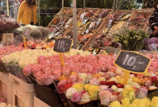 赫尔辛基--乌斯别斯基教堂+露天自由市场+西贝柳斯+岩石教堂【游客可以在这里品尝到从芬兰传统到国际风味的多样菜肴。地道的芬兰小吃是不容错过的美味。】