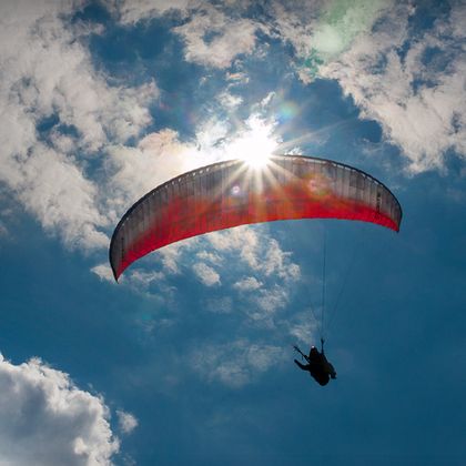 德国慕尼黑+新天鹅堡+FLY ROYAL滑翔伞一日游