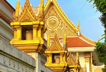 龙门石窟+洛阳博物馆+白马寺一日游【导游讲解+范围内上门接】【[洛阳博物馆]政策原因，需贵宾自行在“洛阳博物馆”公众号自行预约13:00-15:00场次。】