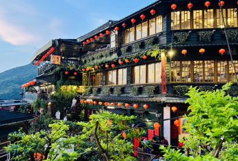 十分瀑布+十分老街+九份老街拼車一日游-西门町出发【九份老街，台湾怀旧小巷，石阶蜿蜒，茶肆美食，夜景迷人，感受古早风情。】