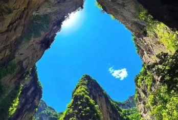 八泉峡一日游【邢台出发】【八泉峡的美，第一眼就是震撼，群山黄崖间，竟有一处神奇的水域，水，真正的颜色是黑色，如黑洞一般，】