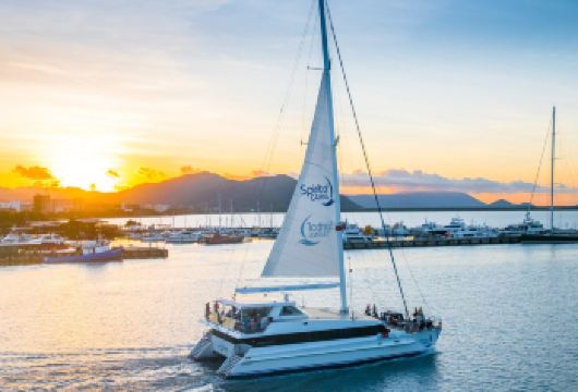 凯恩斯大堡礁品悦号日落帆船【含海鲜自助晚餐丨船上看落日】【凯恩斯大堡礁日落帆船半日游】