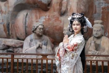 重庆大足石刻+博物馆一日游【主城5区免费接+宝顶山/北山】【[真专业]持证导游讲解，赠重庆主城区接早，全程旅游资质车辆】