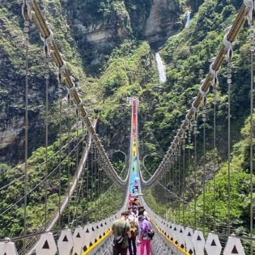 台中南投｜双龙瀑布&七彩吊桥 一日游