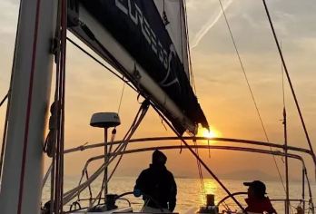 青岛奥帆中心帆船出海观光+打卡醉美落日【灵活出海套餐 满足家庭亲朋好友出行的不同套餐搭配】