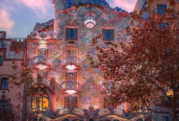 西班牙巴塞罗那市区-高迪奇幻建筑与海港落日之旅-包车-精选【专属客服和本地中文司机，一家一团包车】