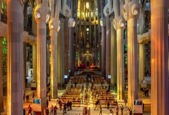 西班牙巴塞罗那市区-高迪奇幻建筑与海港落日之旅-包车-精选【专属客服和本地中文司机，一家一团包车】