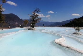 云南香格里拉虎跳峡、白水台一日游【优选豪华越野车2人独立团】【商务小团，纯玩无购物，地地道道的老师傅带你畅游虎跳峡和白水台】