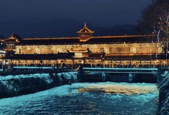 都江堰+青城山一日游【 真纯 一日游】【登都江堰之巅看古堰全景，上⻘城⼭之峰领幽秀⻛光】