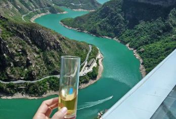 河南宝泉旅游区一日游【郑州出发+崖天下+宝泉大峡谷+纯玩】【1.2米以上18周岁以下，60岁以上老人，残疾证，军官证，学生证，教师资格证等，可选择双园学生教师票】