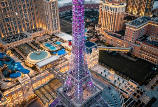 澳门巴黎人度假村（专车接送，不限方向）【二分之一埃菲尔铁塔矗立，法式花园喷泉重构巴黎艺术风情。】