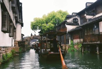 乌镇外语导游英文英语，法语，德语，西语西班牙语导游行程可定制【此产品仅提供导游陪同+讲解服务。行程可根据您的意愿定制行程，可咨询客服】