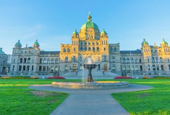 加拿大温哥华维多利亚內港+布查德花园+橡树城堡【中文司机】【中文司机+酒店接送+贴心管家[畅游80+国家，800+城市]】