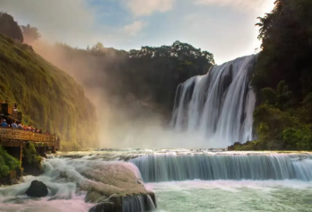 贵阳往返：黄果树瀑布一日游【2-8人小团+门票】#【黄果树瀑布震撼之旅，亚洲瀑布之极，壮丽景色尽收眼底。】