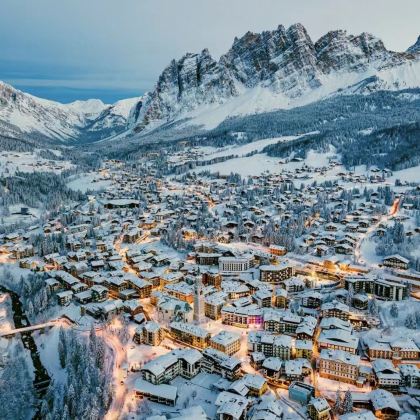 意大利威尼斯-多洛米蒂观光线-科尔蒂纳丹佩佐小镇一日游