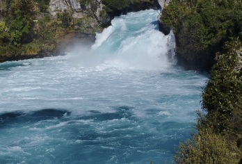 新西兰奥克兰+爱歌顿皇家牧场-罗托鲁瓦【中文专车-惬意舒适】【中文专车出行，行程自己定义，无需等待，专属贴心服务，尽享惬意旅程】