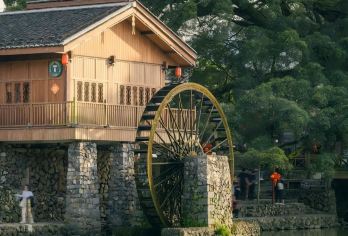 龙岩出发打卡南靖土楼田螺坑景区+云水谣古镇包车一日游【专车高效衔接田螺坑土楼群与云水谣，一日尽览两大核心世遗景观】