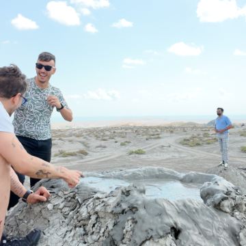 巴库：戈布斯坦、泥火山、火焰山与神庙之旅