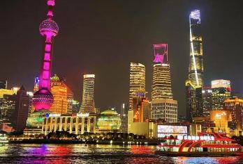 上海黄浦江夜游自助餐+永恒之爱（松城浪漫公园）【黄浦江夜游两小时，含美味自助晚餐！ “上海三生三世十里桃花”VIP席位，观看大型歌舞表演，体验拥有2000多年历史的上海文化！ 免费畅享上海三生宋城浪漫公园所有演出！包含十余个剧院和演出场所。】