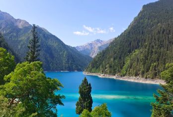 九寨沟-黄龙九寨高铁 直通车【酒店上门接】 5-9座小车【商务车出行｜多个时间可选｜酒店门口上门接｜更加方便快捷】