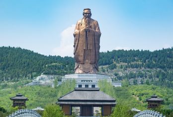 冬游季*游尼山圣境【上门接送+深度讲解+金声玉振】【[行程充实]全程专业导游讲解，赠送蓝牙耳机使用，带您更深入的了解孔子和尼山，让您收获满满，不虚此行！】