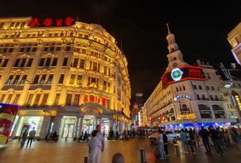 商务车丨英文导游丨朱家角+外滩+南京路1日【[精选景点]朱家角古镇（含游船）深度漫游，外滩+南京路体会上海风情！】